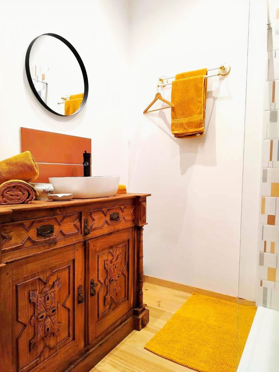 Bathroom, towels