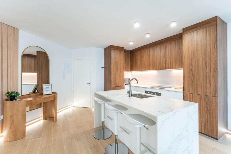 Coffee/tea facilities, Kitchen or kitchenette, dishwasher, microwave, oven, stove, washing machine