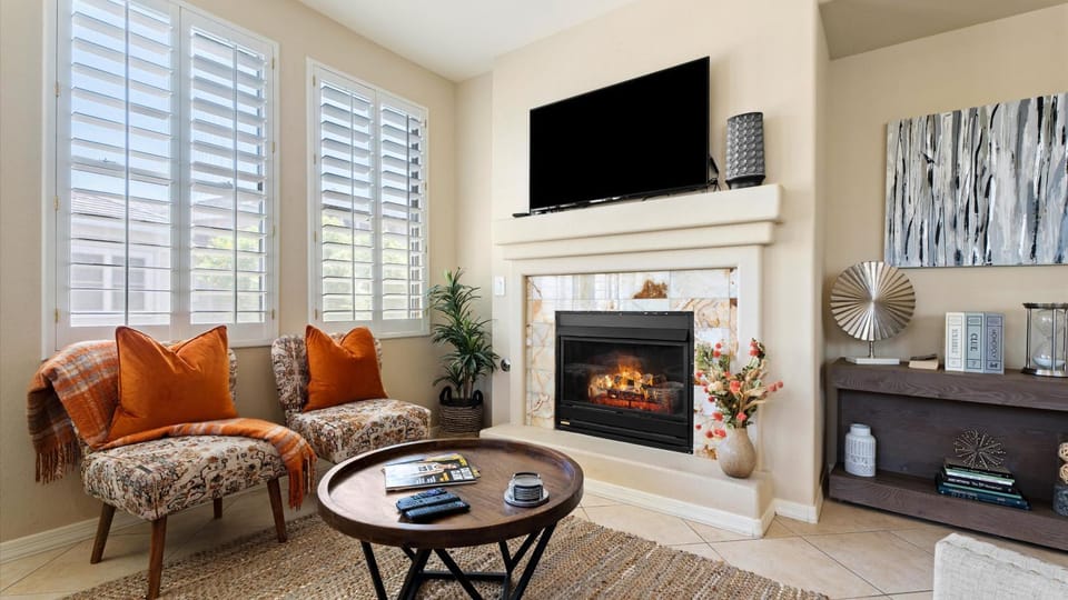 Lux Condo Pool, Jacuzzi, Gym & Golf Access Apartment in Kierland