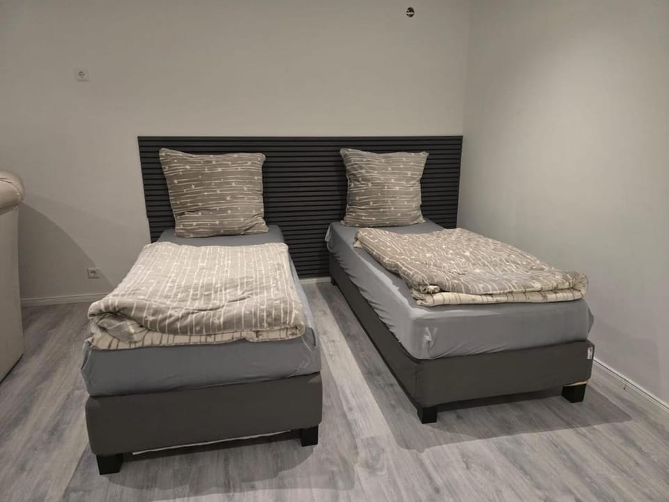 1-Zimmer Woh Souterrainwohnung Apartment in Mannheim