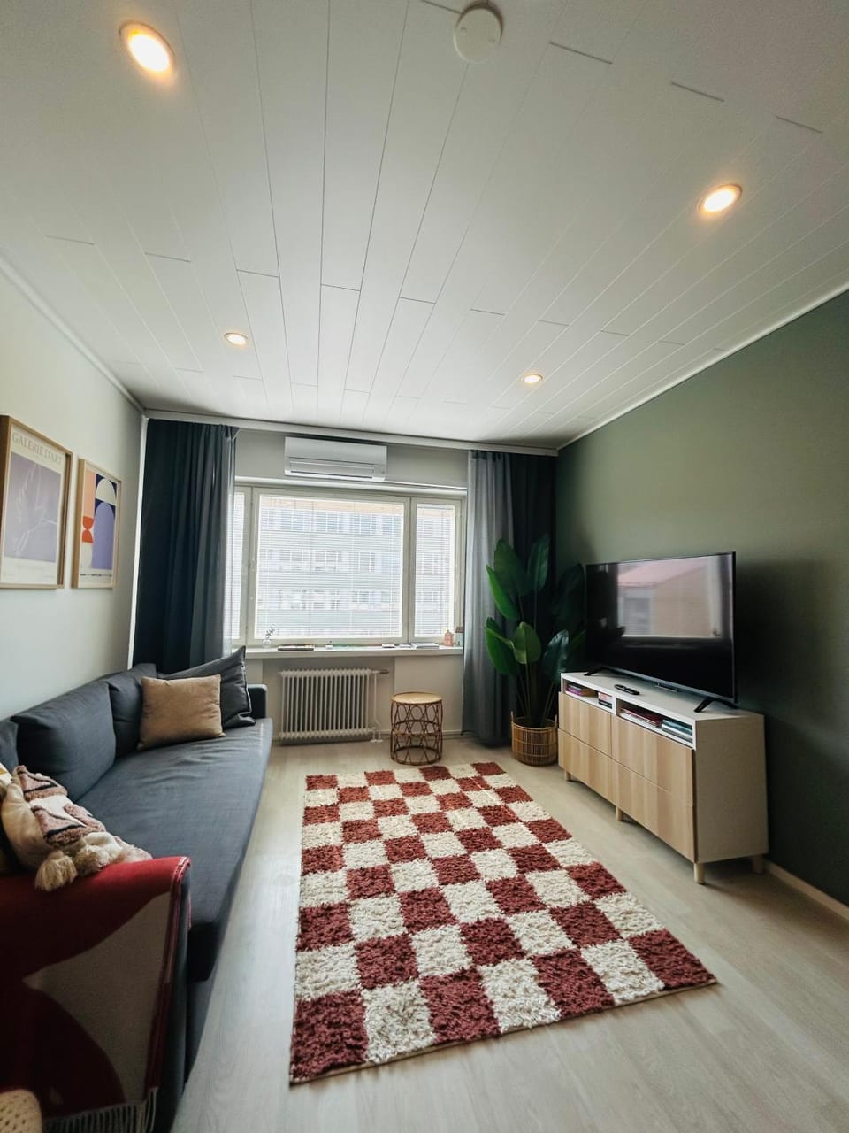 Lovely two-room condo with balcony near bus- and railwaystation Apartment in Turku