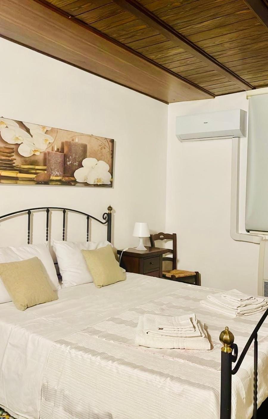 Bed, Photo of the whole room, Bedroom, air conditioner