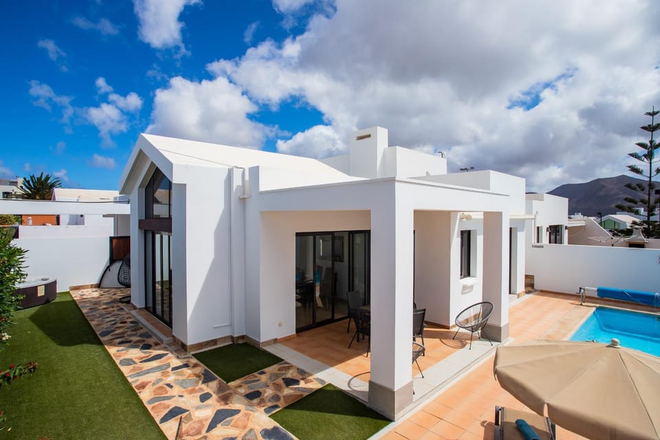 Casa Maurizio - Heated Pool, Hot Tub & Hammam Villa in Playa Blanca
