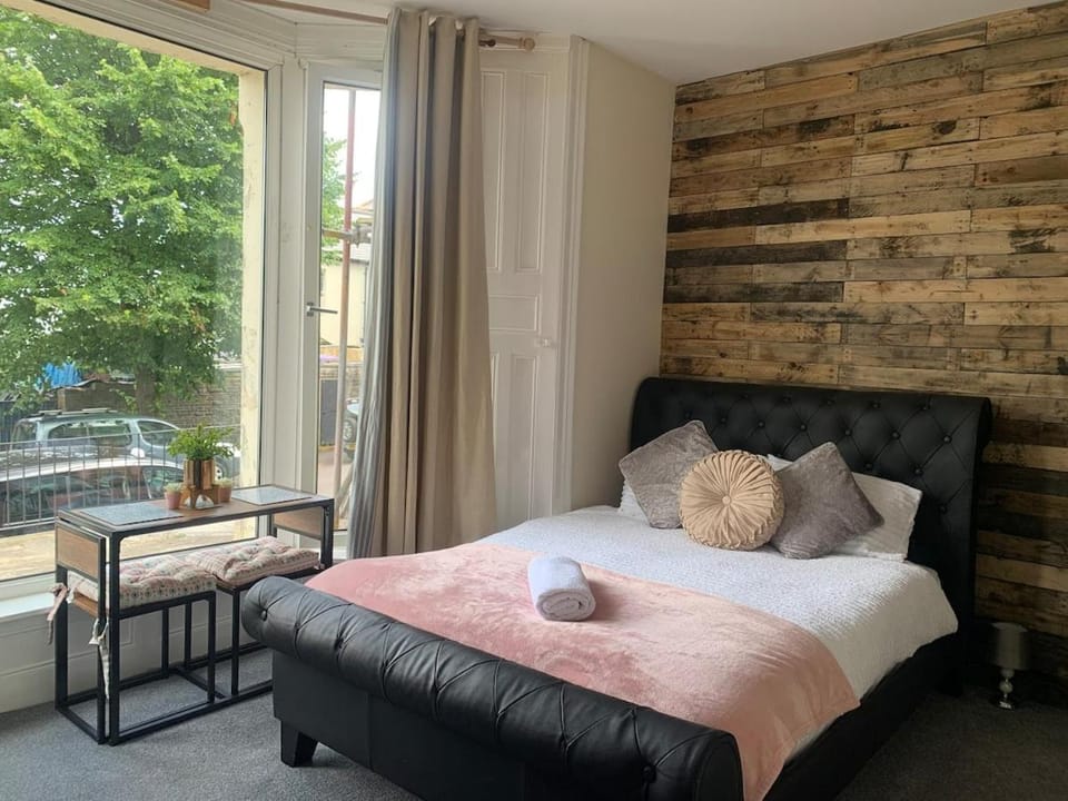 155 Studio 1 - Uplands Apartment in Swansea