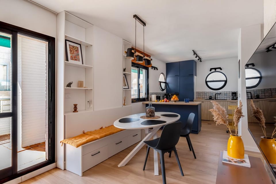 Living room, Dining area