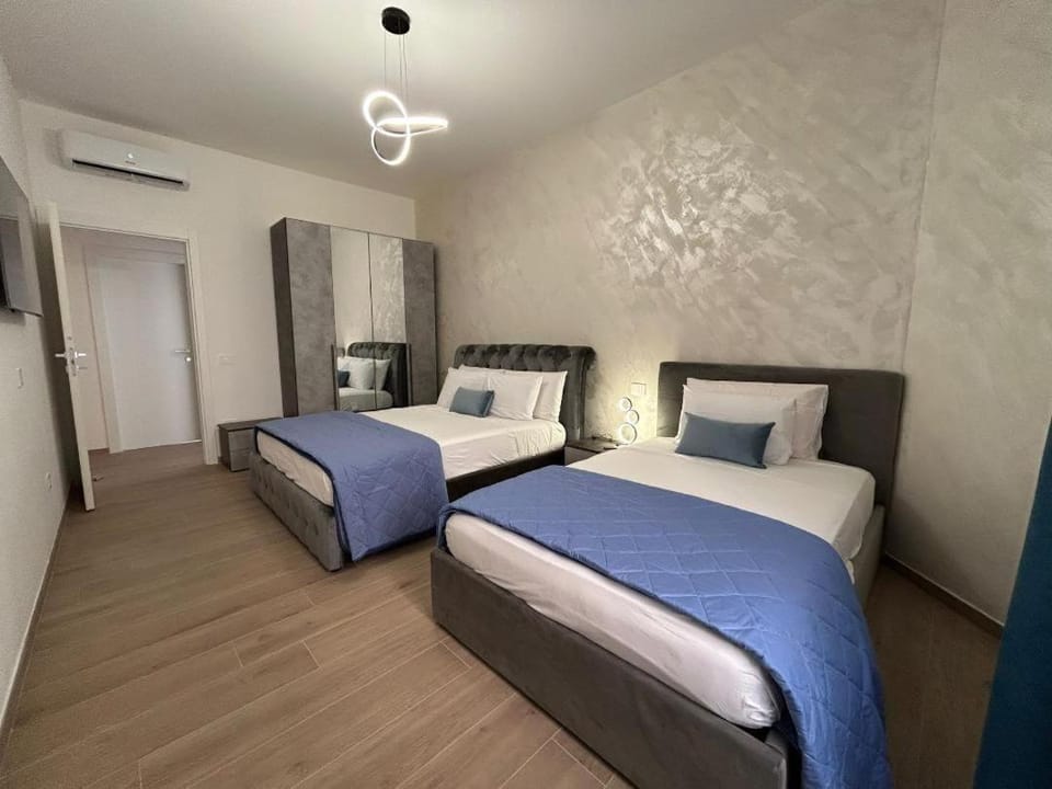 Bed, Photo of the whole room, Bedroom, air conditioner