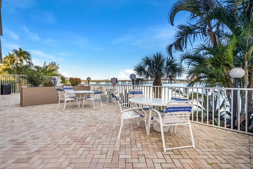 Patio, View (from property/room), Seating area, River view, furniture