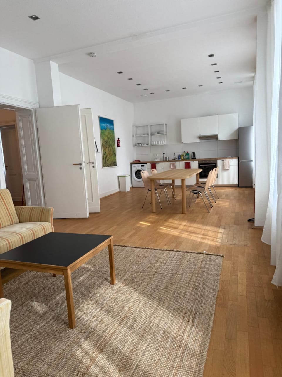 Kitchen or kitchenette, Living room, Seating area, Dining area