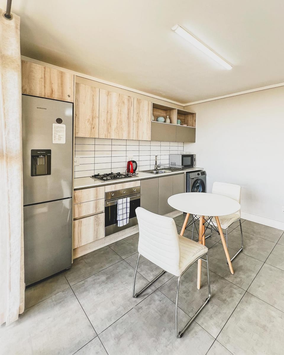 Modern One Bedroom Apartment Next to Canal Walk Mall Apartment in Cape Town