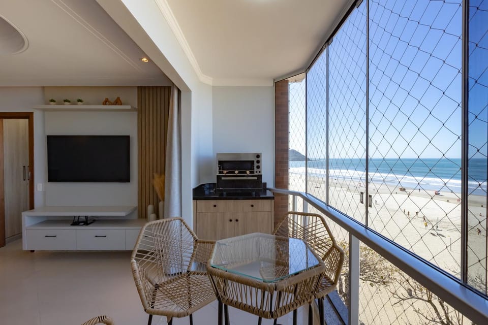 Communal lounge/ TV room, Balcony/Terrace