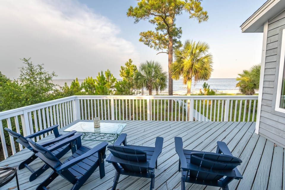 Coastal Bliss on Coffin Point - Beachfront Retreat House in Saint Helena Island