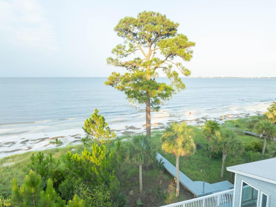 Coastal Bliss on Coffin Point - Beachfront Retreat House in Saint Helena Island