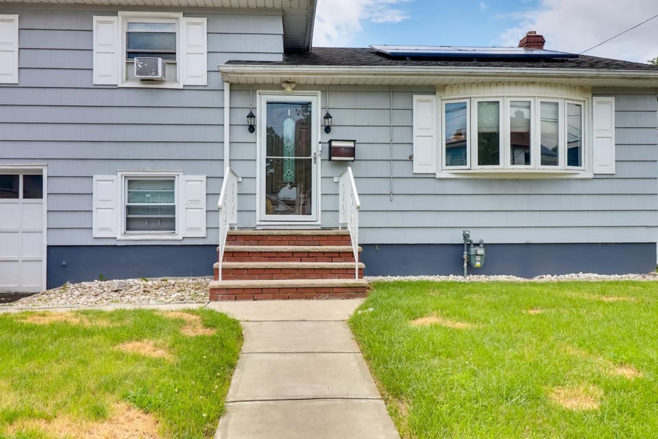 5 Mi to Dtwn Newark: Hillside Vacation Rental House in Hillside