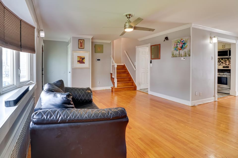5 Mi to Dtwn Newark: Hillside Vacation Rental House in Hillside
