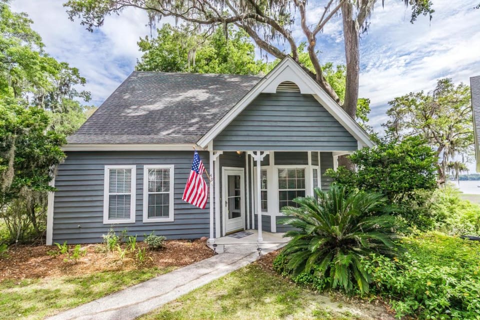 NEW LISTING! Views of Intracoastal Waterway - Sleep 4 House in Port Royal