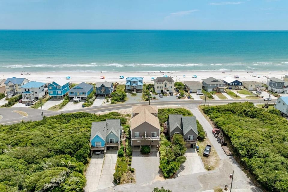 Property building, Day, Neighbourhood, Natural landscape, Bird's eye view, Beach, Sea view, Street view