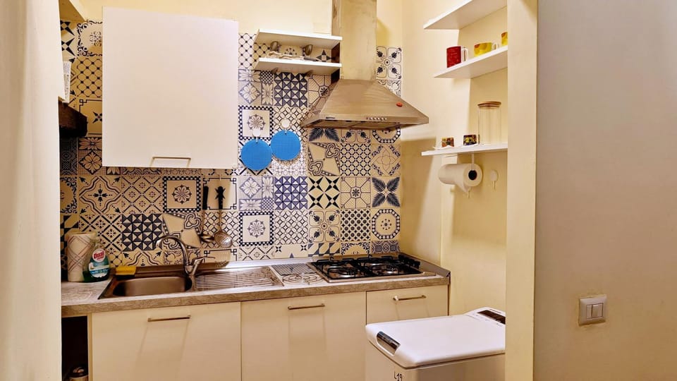 Kitchen or kitchenette, stove, washing machine
