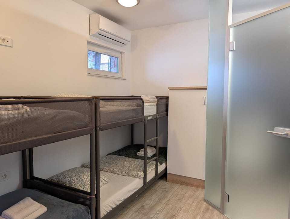 Coffee/tea facilities, Kitchen or kitchenette, Living room, Seating area, Dining area, minibar, oven, pet friendly, stove, toaster, air conditioner
