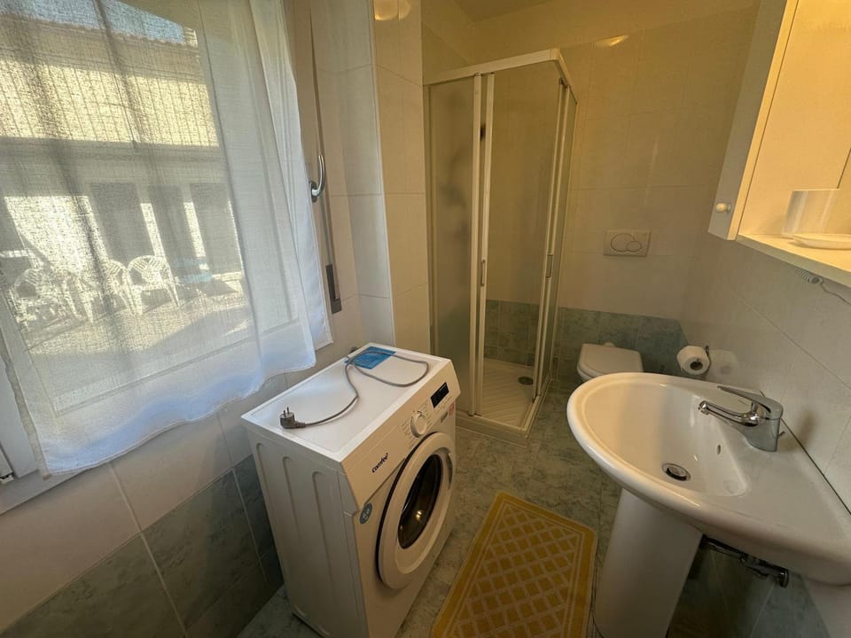 Shower, Bathroom, washing machine