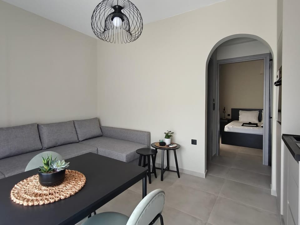 Bed, Living room, Photo of the whole room, Seating area, Dining area, Bedroom
