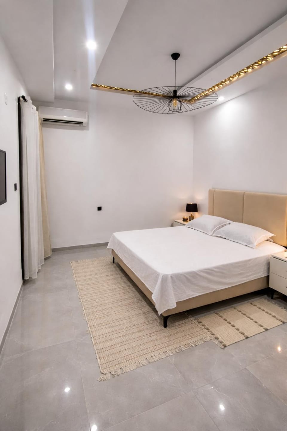 Bed, Photo of the whole room, Bedroom