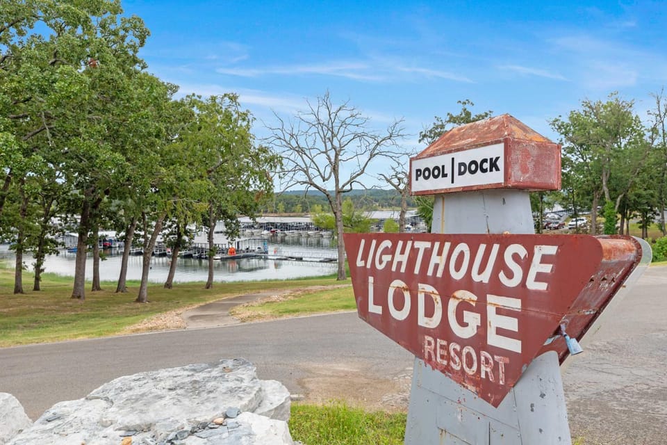 Lighthouse Lodge 3 Lakefront Sunrise Views + Private Dock Peaceful Cove House in Kimberling City