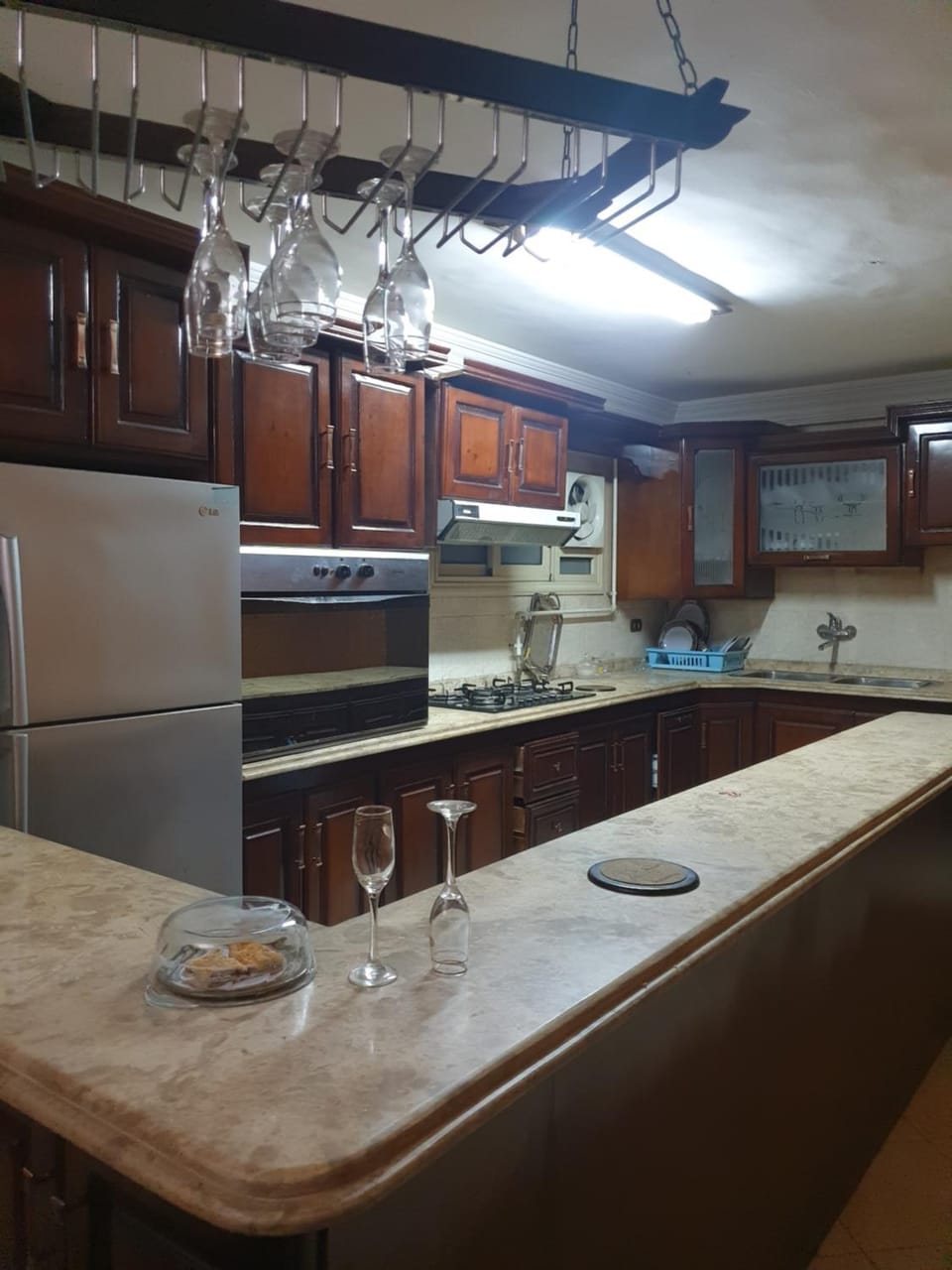 Kitchen or kitchenette, minibar, stove