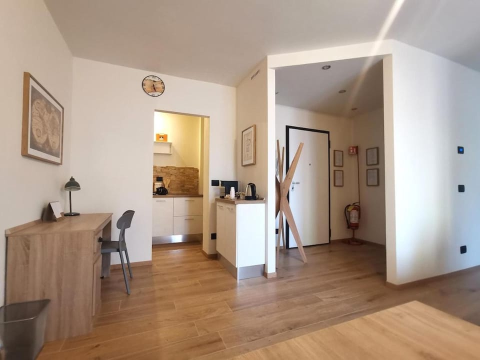Holz35 Suite Wi-Fi Breakfast AC Garage Apartment in Verona