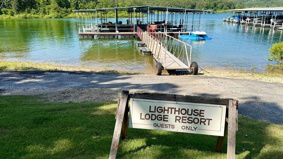 Panacea Boathaus Lodge - Perfect Location for your lake vacation House in Kimberling City