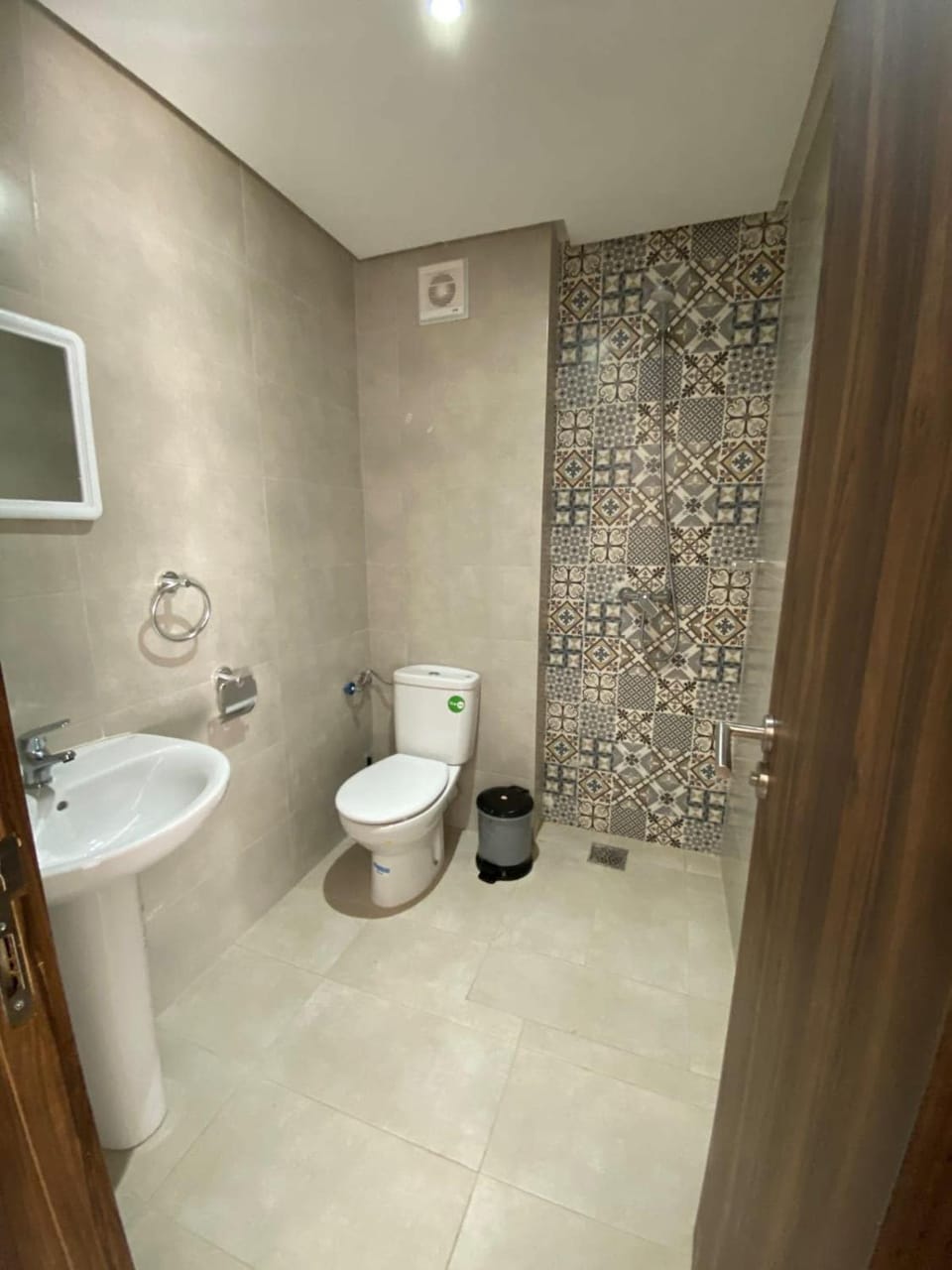 Shower, Toilet