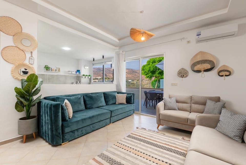 Living room, Seating area, air conditioner