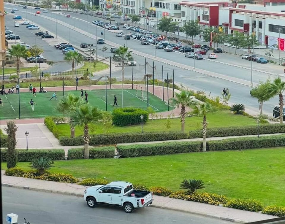 Day, Neighbourhood, Natural landscape, Garden, Garden view