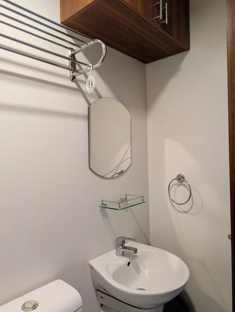 Toilet, towels