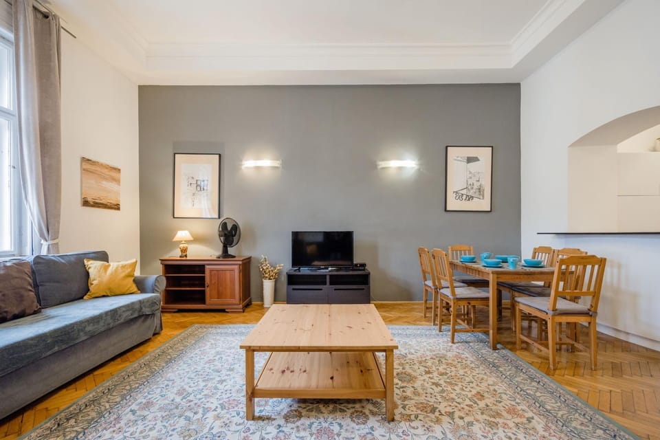 TV and multimedia, Living room, Dining area