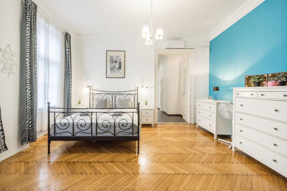 Bedroom, air conditioner