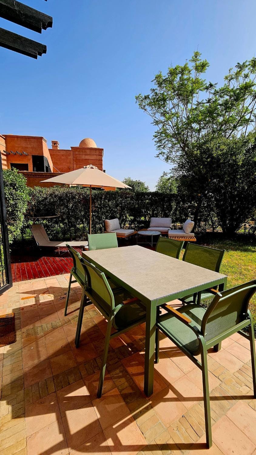 Patio, Spring, Day, Garden, Dining area, Garden view, Parking
