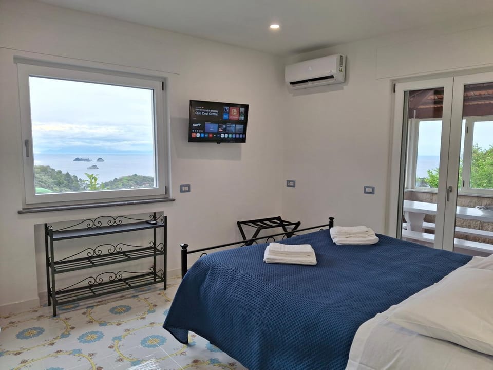 Natural landscape, TV and multimedia, Bedroom, towels, air conditioner