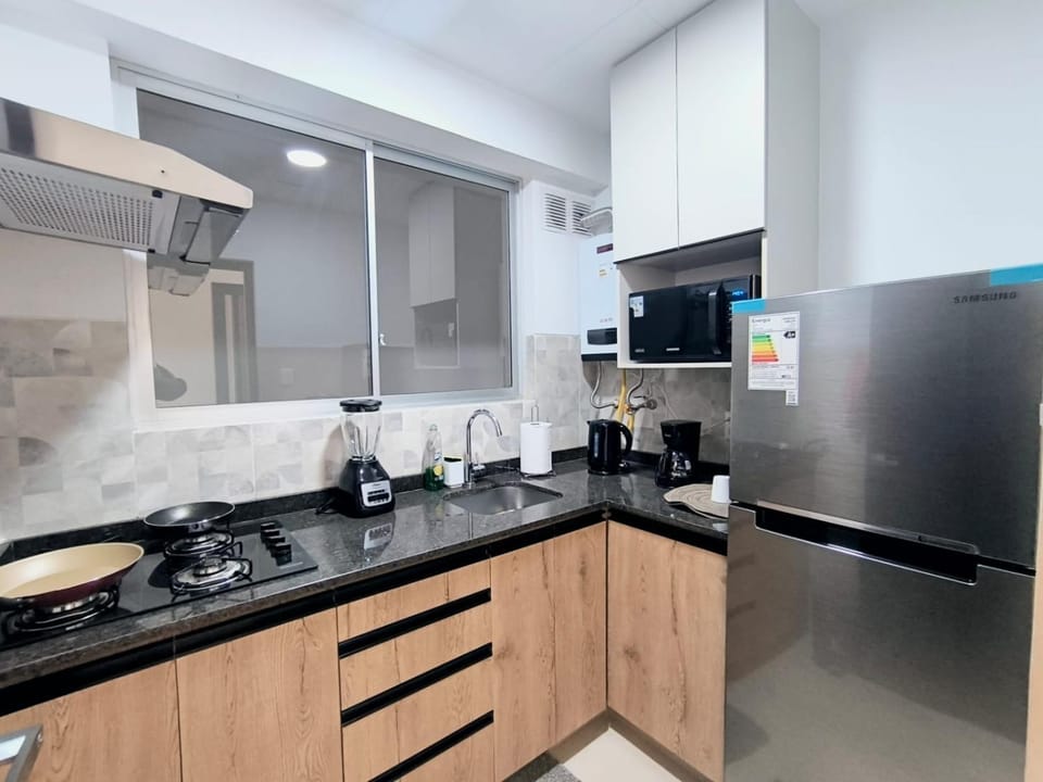 Coffee/tea facilities, Kitchen or kitchenette, dishwasher, stove