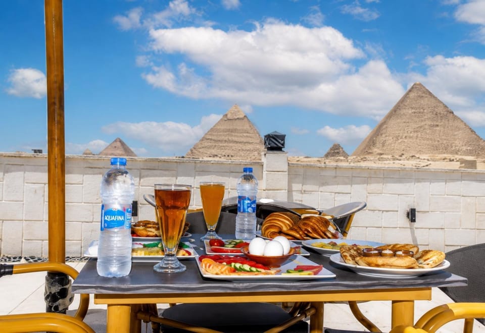 Day, Natural landscape, Food and drinks, Drinks
