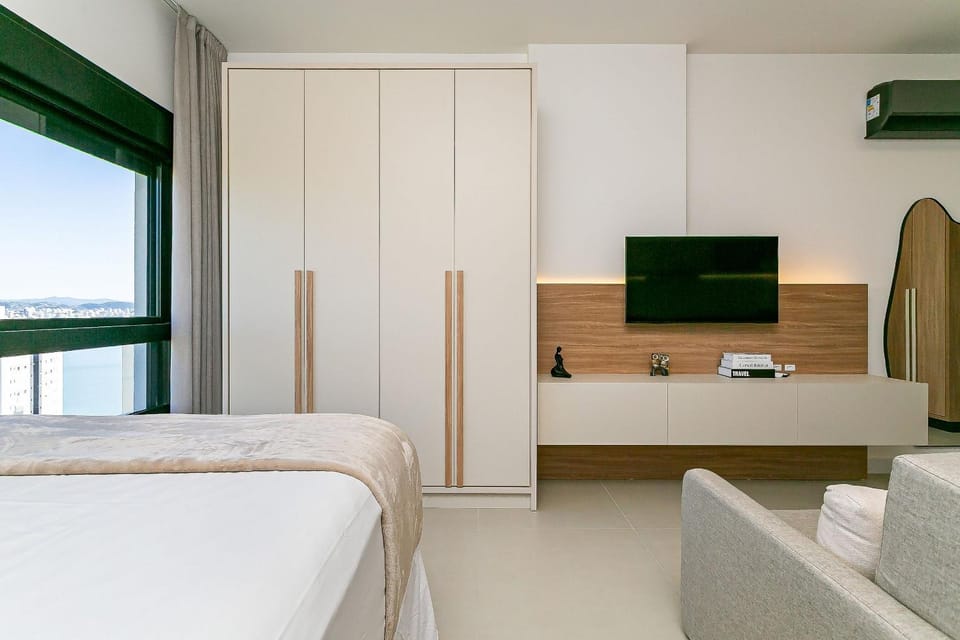Bed, TV and multimedia, Photo of the whole room, Bedroom, air conditioner