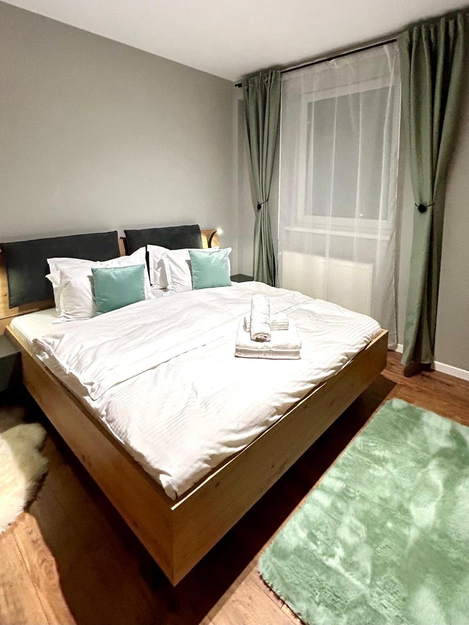 Bed, Photo of the whole room, Bedroom, towels