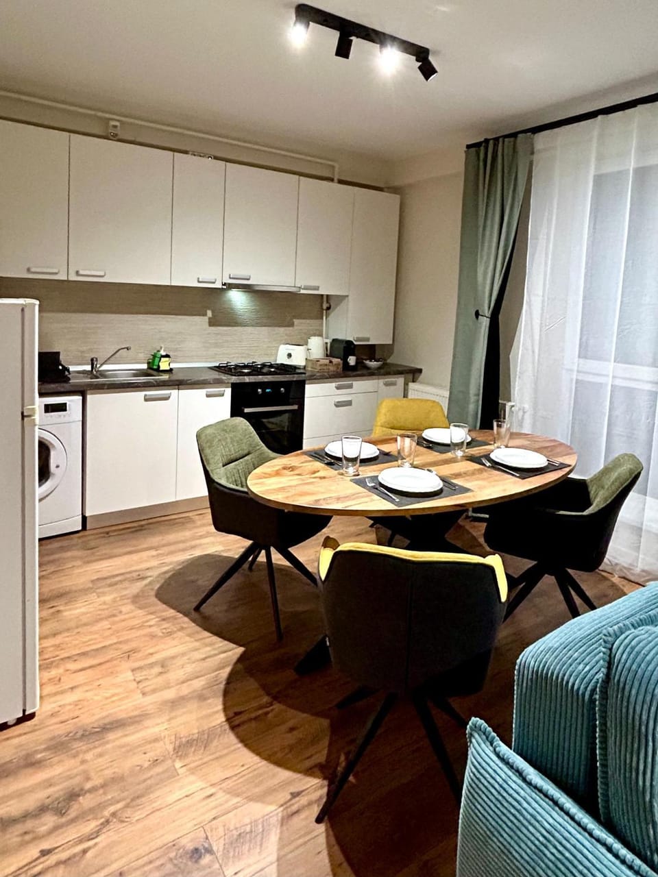 Kitchen or kitchenette, Living room, Seating area, Dining area, minibar, oven, stove