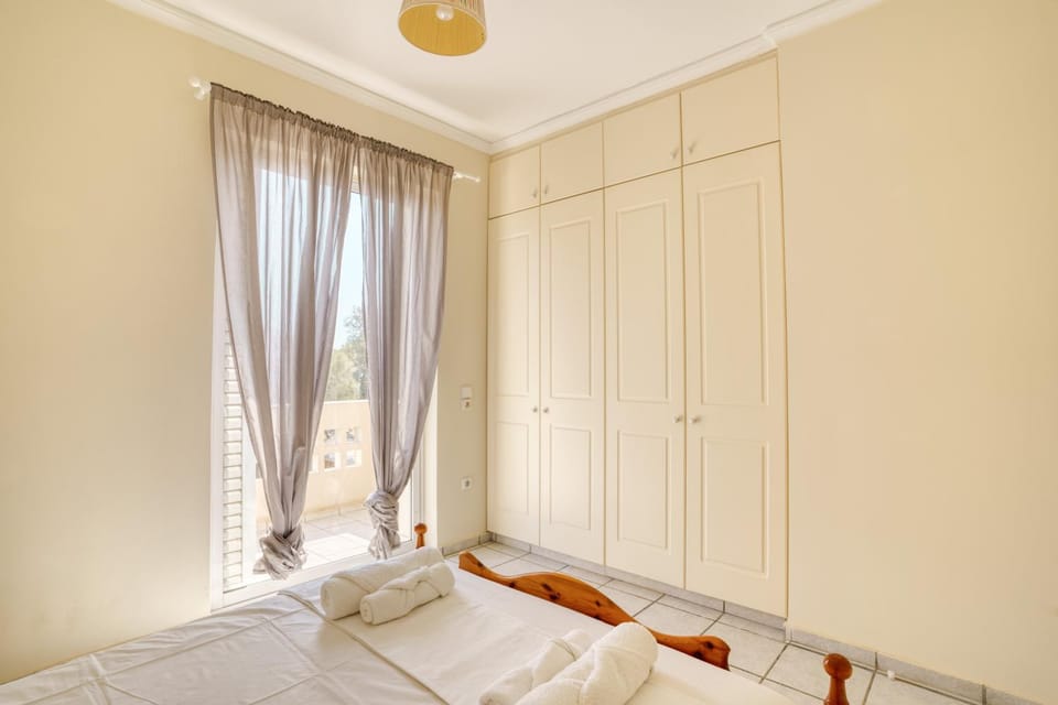 Bed, Balcony/Terrace, Photo of the whole room, Bedroom, wardrobe