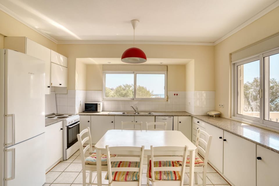 Kitchen or kitchenette, Dining area, oven, stove