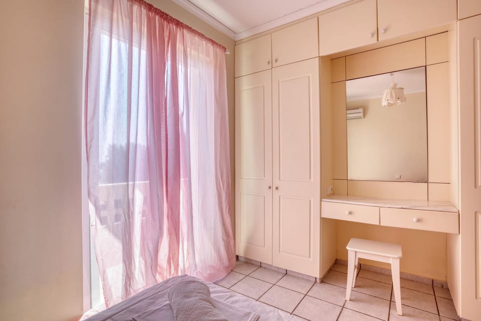 Bed, Photo of the whole room, Bedroom, wardrobe, air conditioner