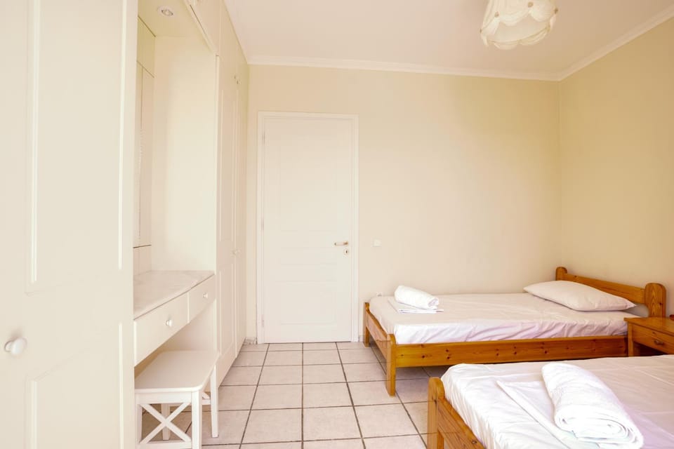 Bed, Photo of the whole room, Bedroom, towels, wardrobe