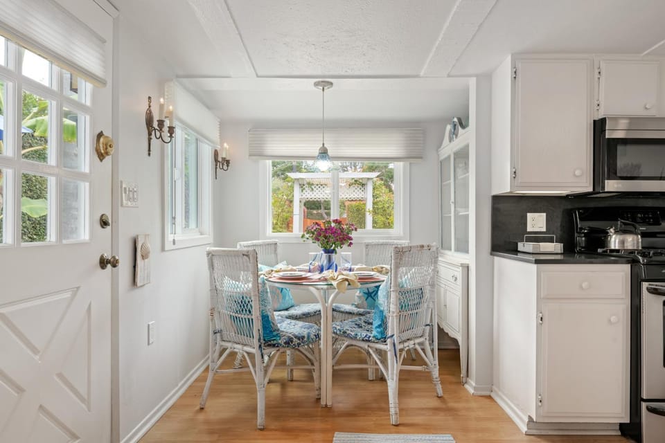 Seashell Cottage by Paradise Retreats House in Montecito