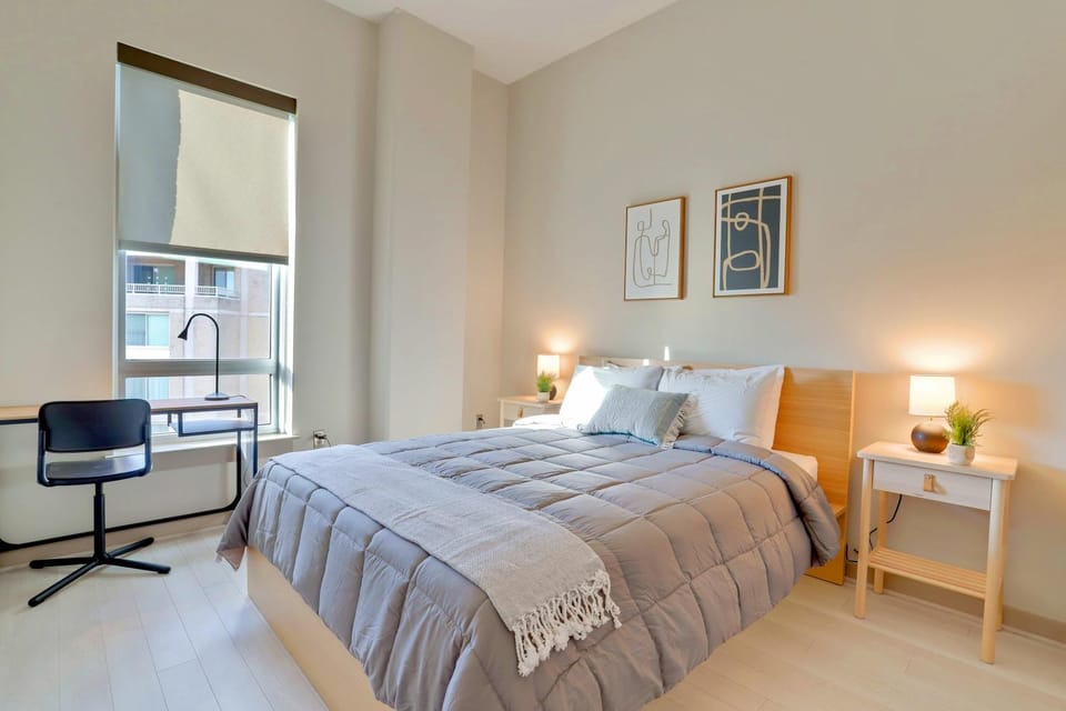 Bed, Seating area, Bedroom