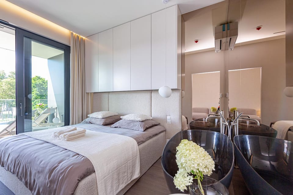 Bedroom, Bath