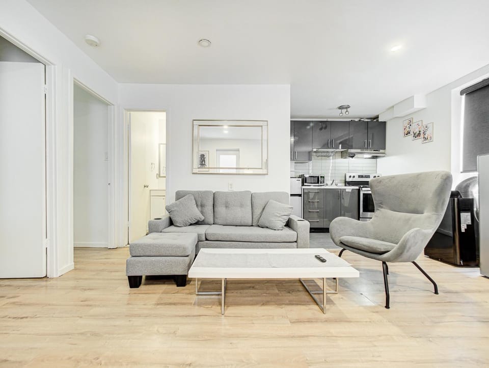 Superbe 2 chambres à Griffintown Apartment in Montreal